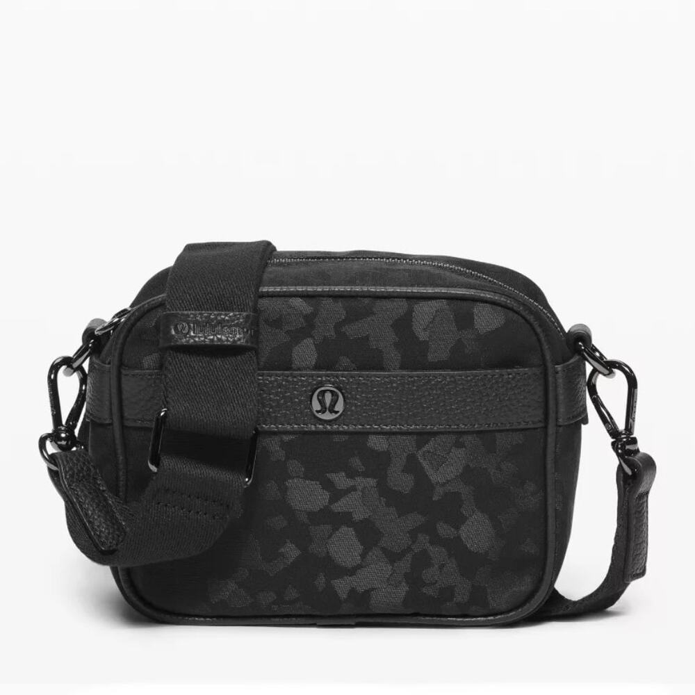 Lululemon Now and Always Crossbody Mini 3L, Camo